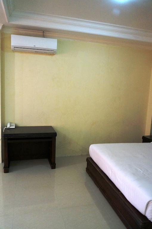 Edotel Minangkabau Padang  Chambre photo