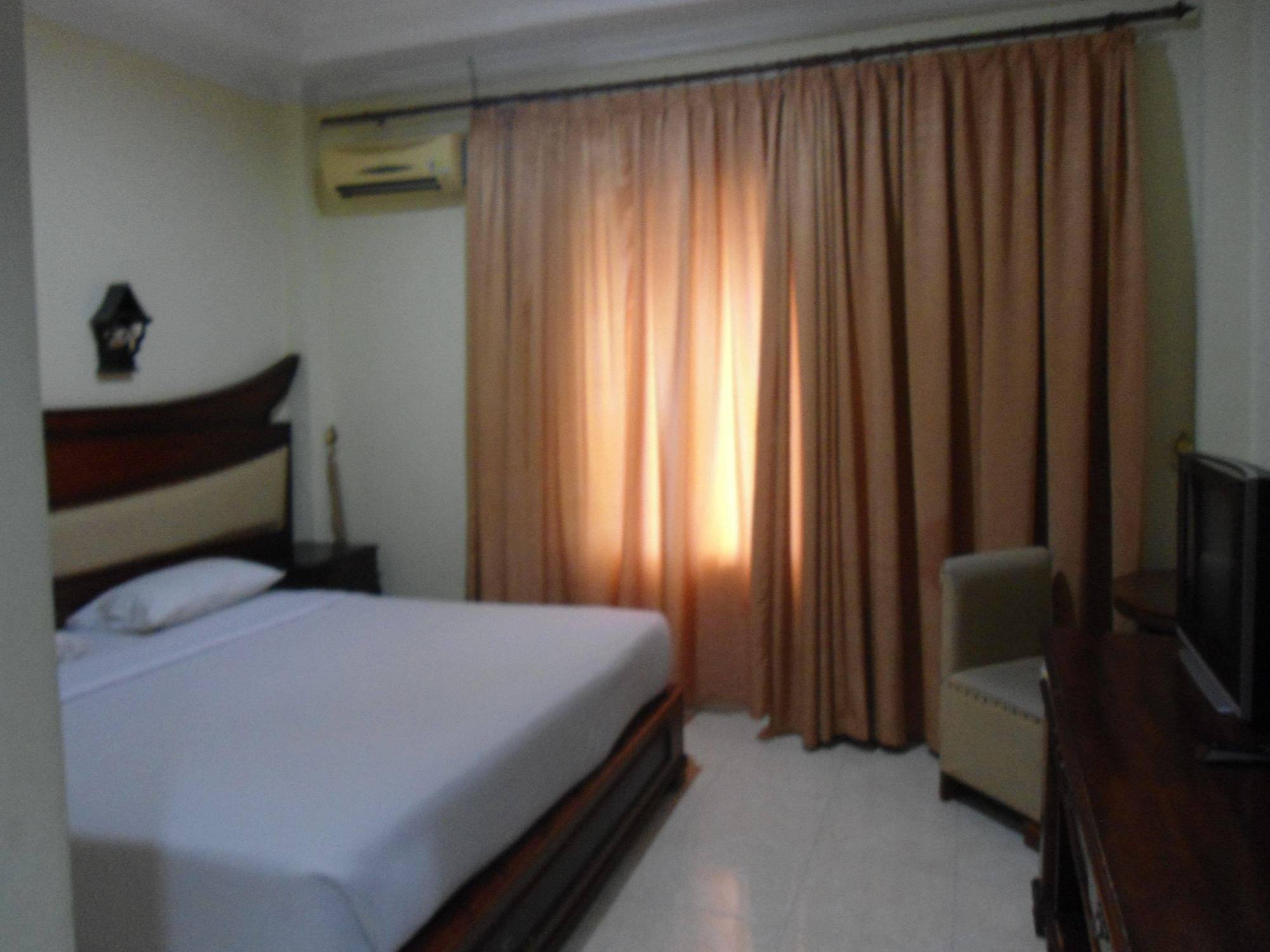 Edotel Minangkabau Padang  Extérieur photo